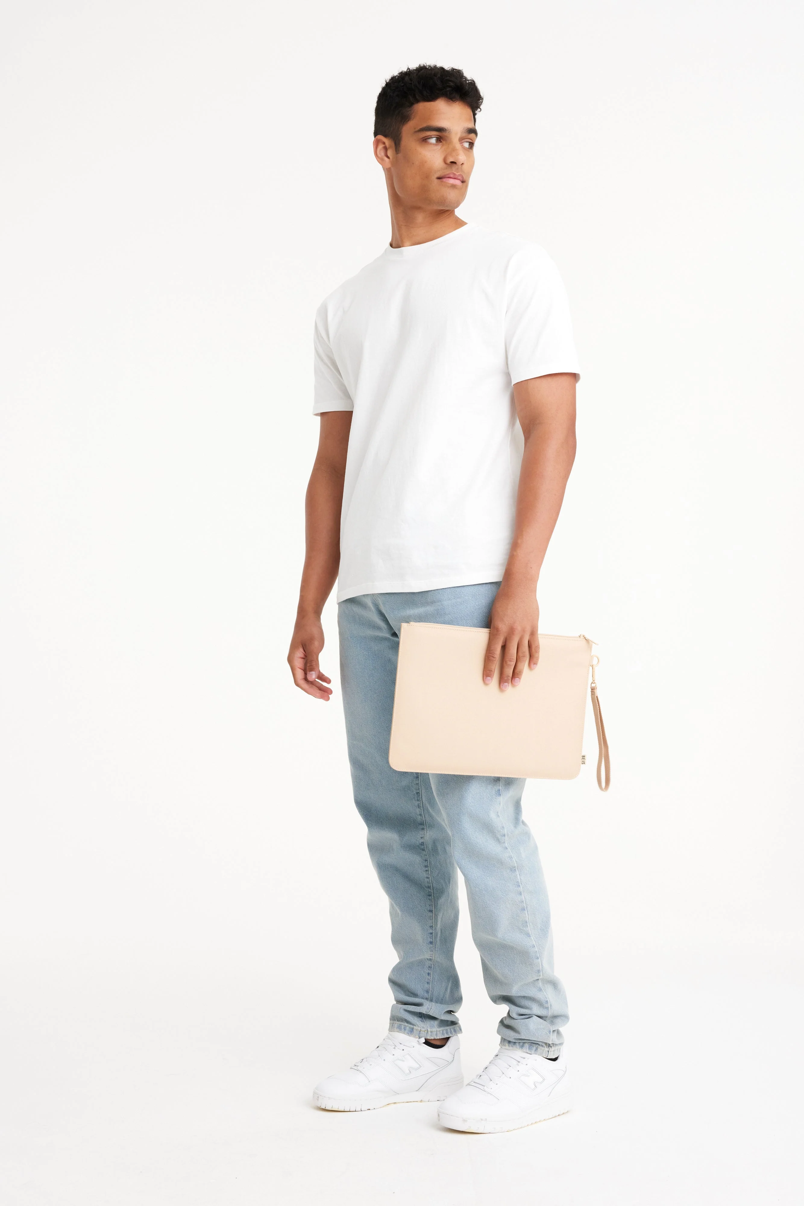 The BÉISics Laptop Pouch in Beige - Image 5
