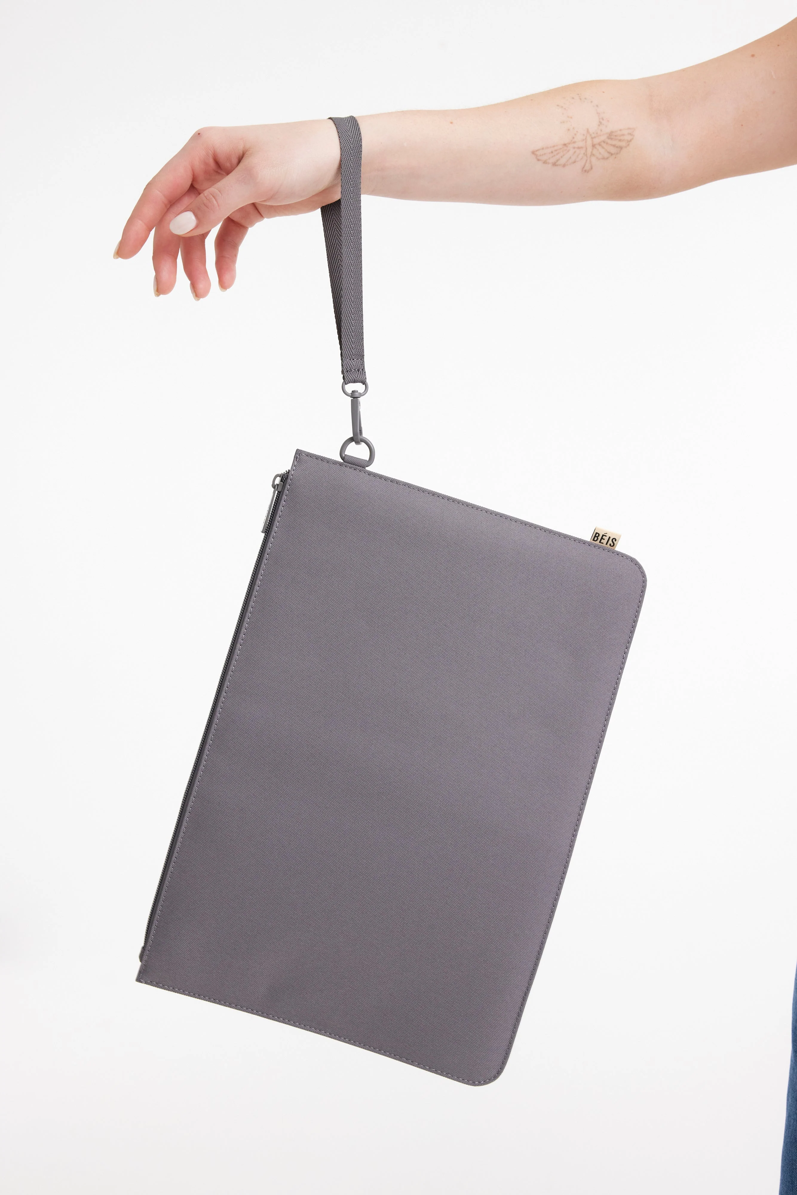 The BÉISics Laptop Pouch in Grey - Image 4