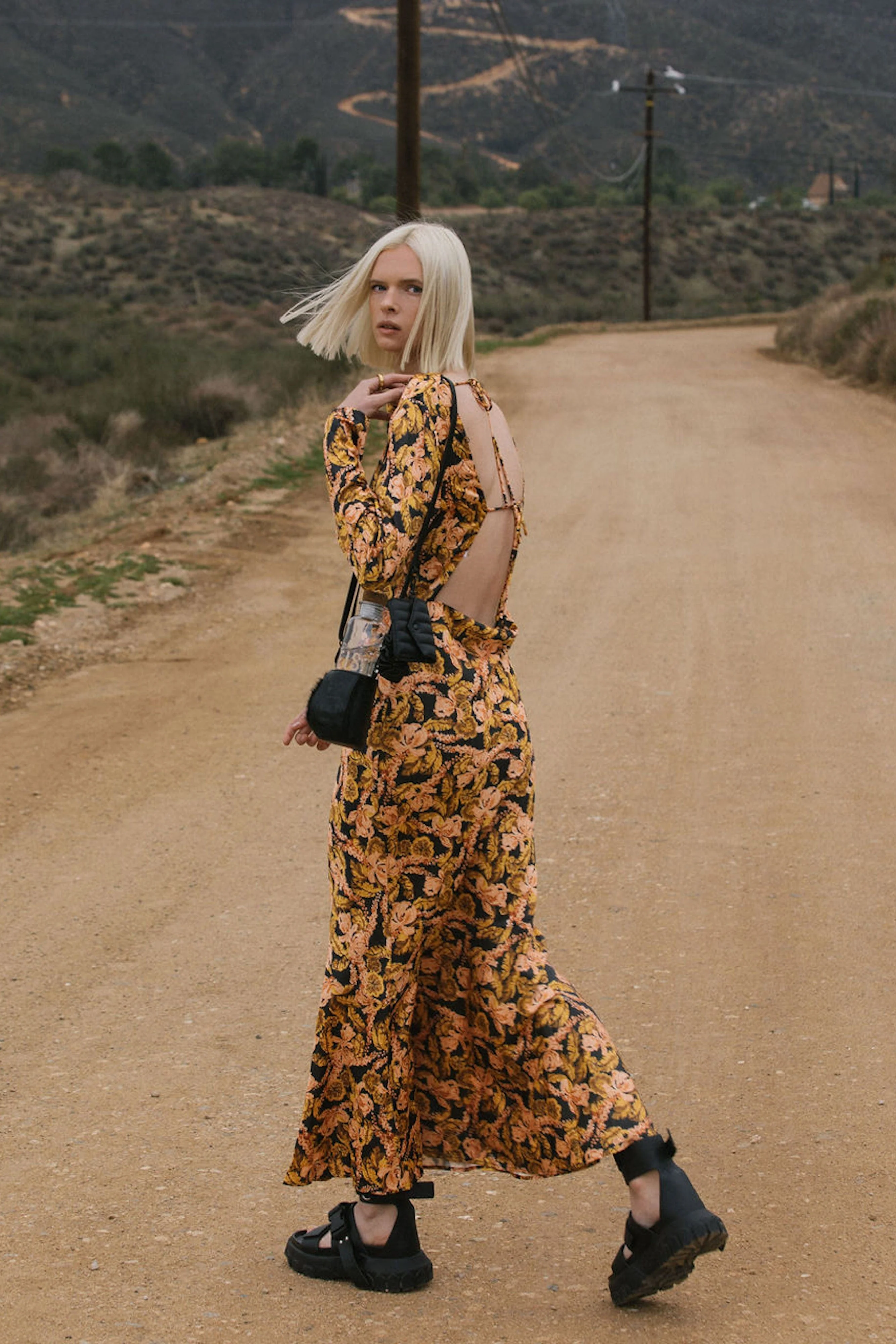 The Koozie Sling in Black - Image 10