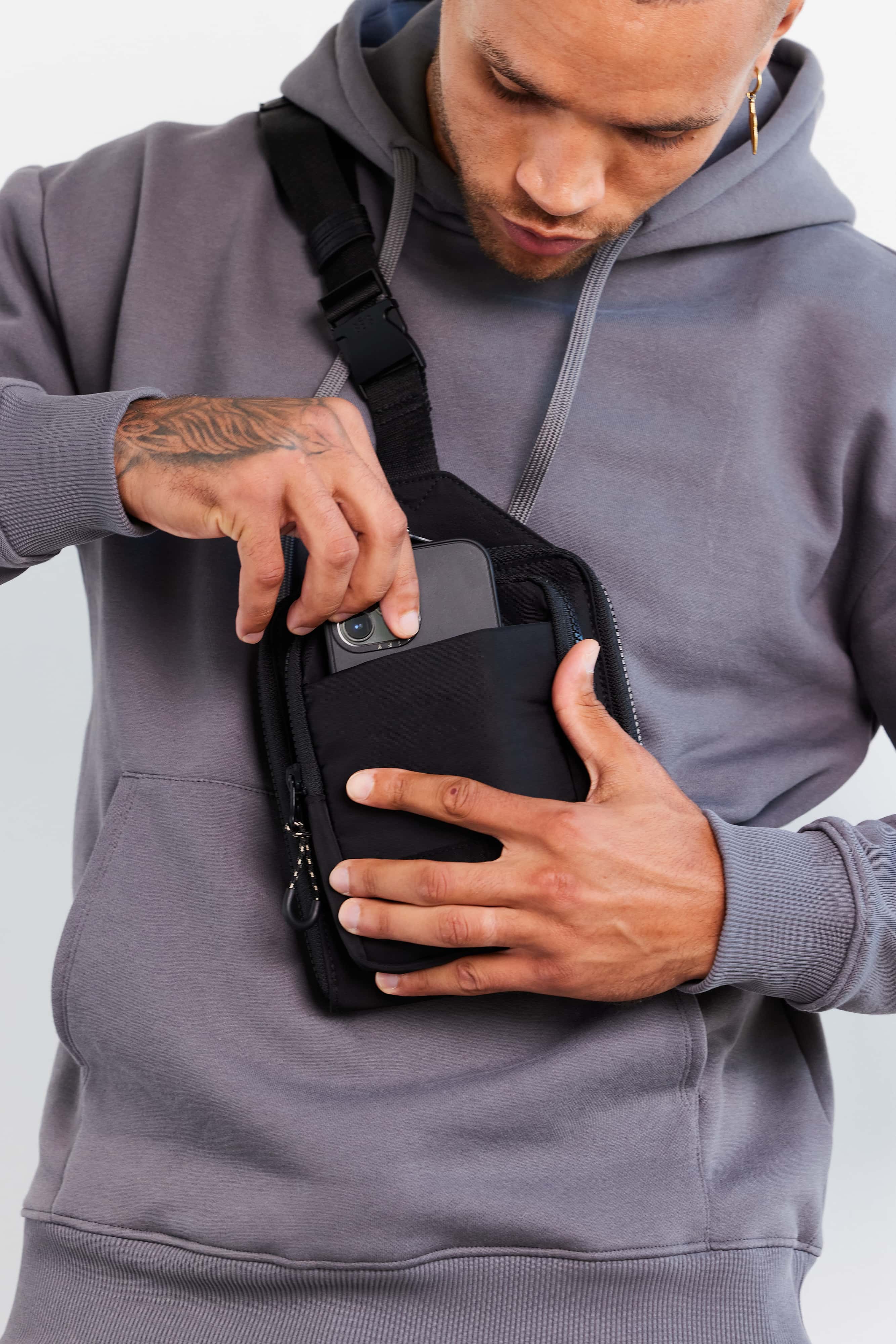 The Sport Sling in Black - Image 5